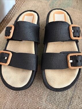 Dolce Vita 7.5 black sandal like new